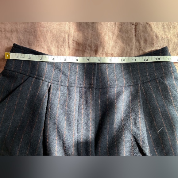 VERONICA BEARD
Haina Pinstripe Wool Blend Shorts - Picture 6 of 11